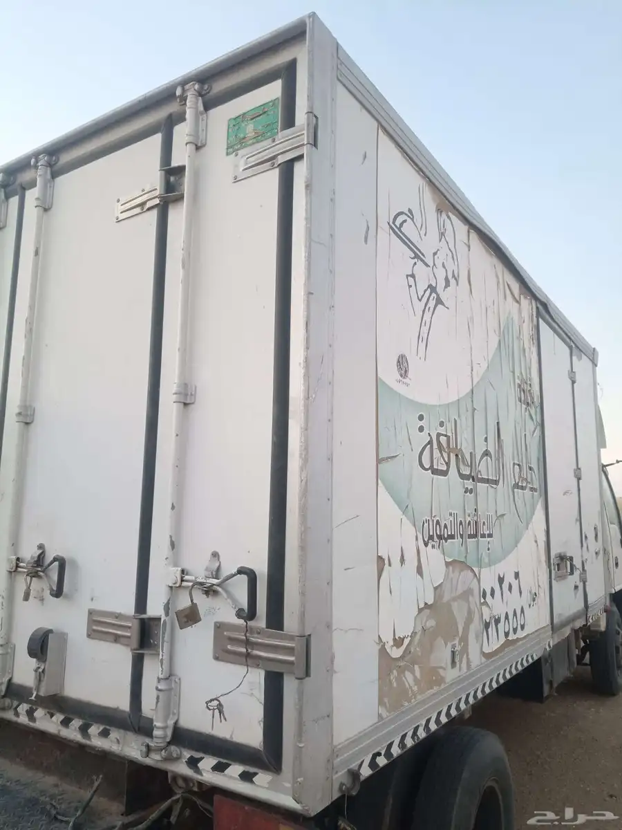 ثلاجه دينا 4 متر بحاله جيده معها جهاز تكييف 3