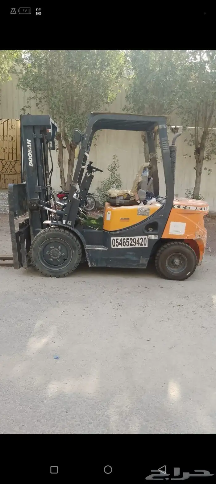 رافعه شوكية ثلاثة طن للايجار اليومي الشهري 0