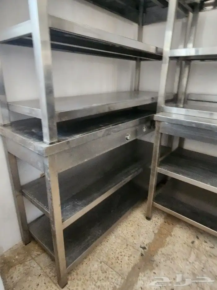 طاولات ستيل مستخدمه شبه جديد 2