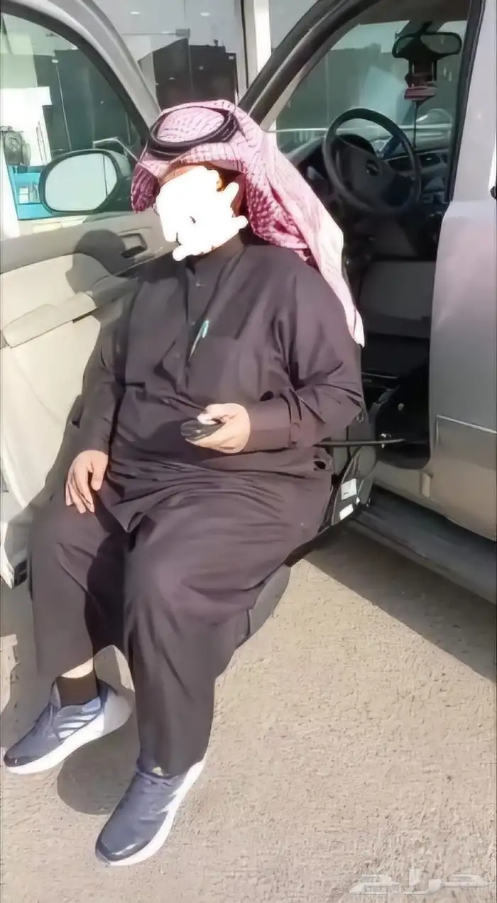 كرسي سيارة متحرك كهربائي يفتح لليسار المعاقين احتياجات خاصة 1