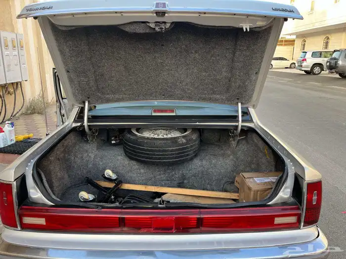 فورد لينكون تاون كار 1990 مخزن للبيع 13