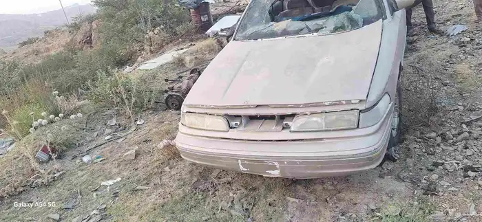فورد 97 بدون قير ومكينه والقطع الباقي موجوده دفرنس موجود 3