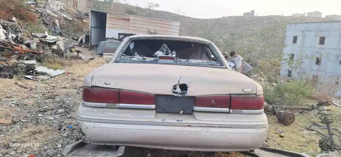 فورد 97 بدون قير ومكينه والقطع الباقي موجوده دفرنس موجود 2