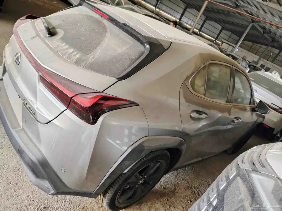 لكزس UX300H 1
