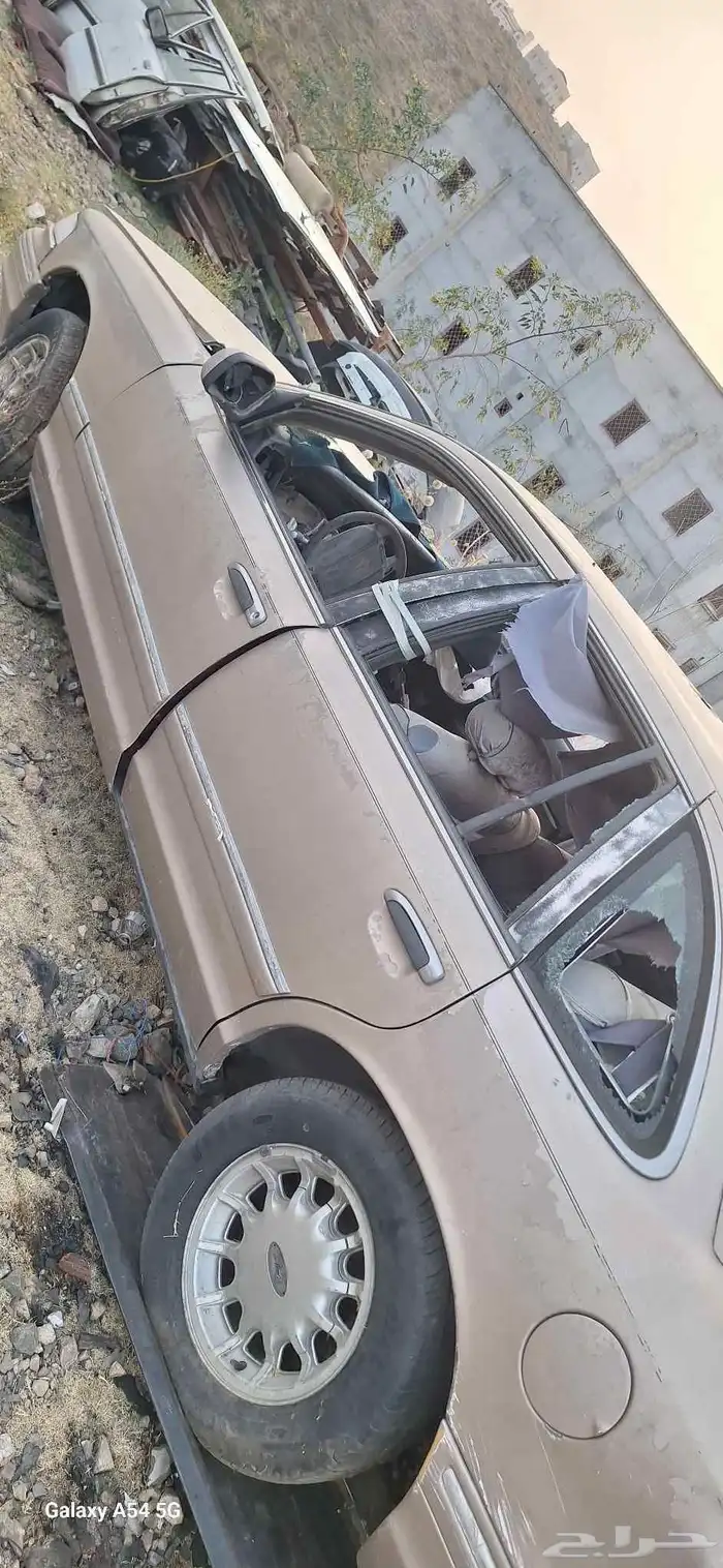 فورد 97 بدون قير ومكينه والقطع الباقي موجوده دفرنس موجود 4