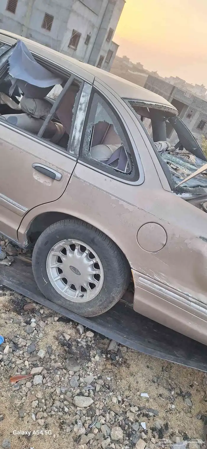 فورد 97 بدون قير ومكينه والقطع الباقي موجوده دفرنس موجود 5