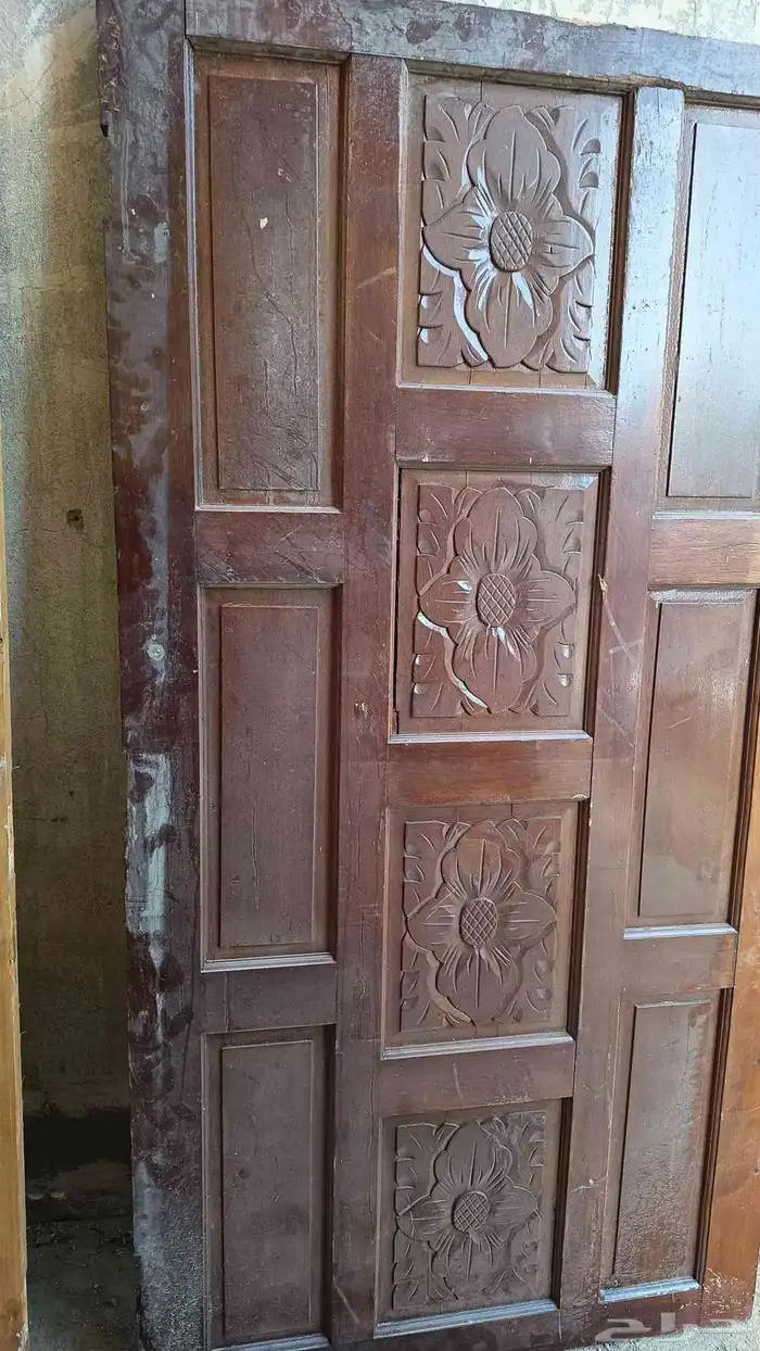 للبيع باب خشب نظيف 2