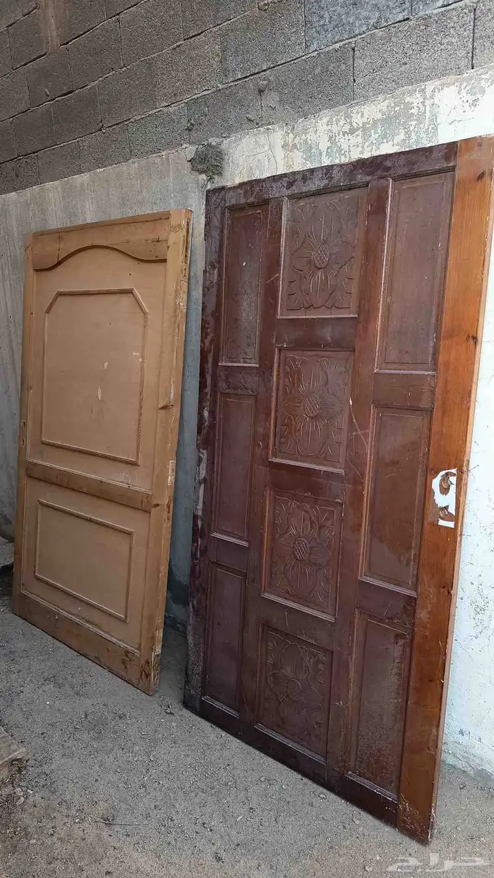 للبيع باب خشب نظيف 0