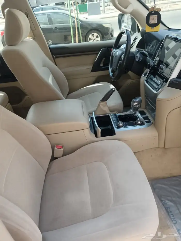 لاندكروزر GXR V6 3