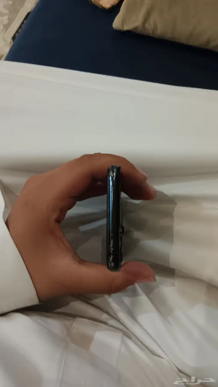 القزاز الي ورا مكسور الشاشه متغيره والبطارية متغيره 1