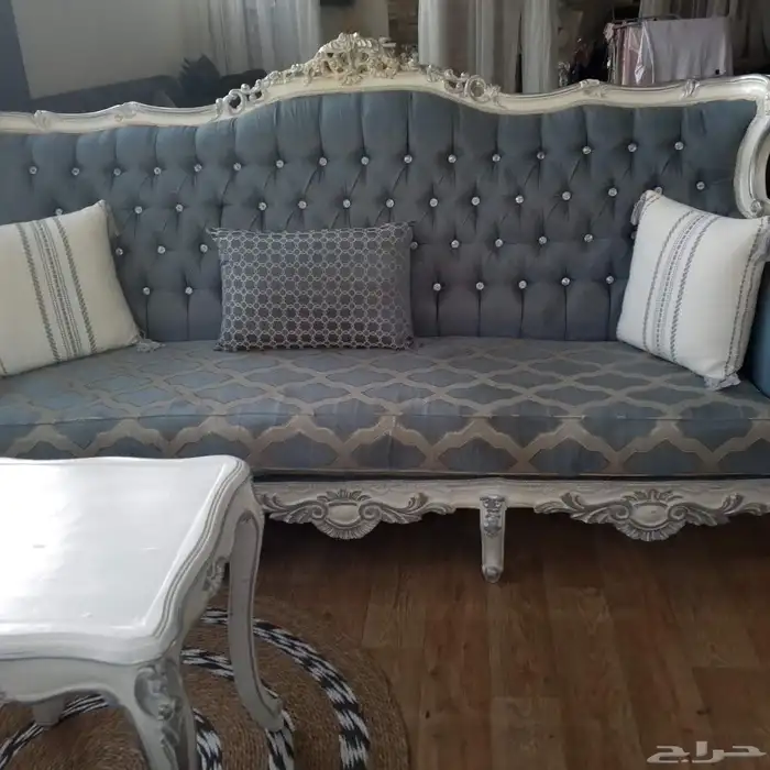 للبيع كنب نظيف استعمال سنه كبيرة عدد2 مع واحدة صغيرة مع ستار 2