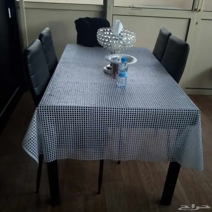 للبيع كنب نظيف استعمال سنه كبيرة عدد2 مع واحدة صغيرة مع ستار 3