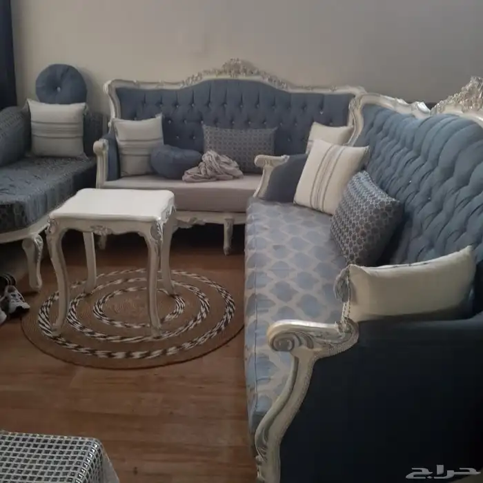 للبيع كنب نظيف استعمال سنه كبيرة عدد2 مع واحدة صغيرة مع ستار 1