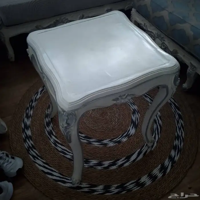 للبيع كنب نظيف استعمال سنه كبيرة عدد2 مع واحدة صغيرة مع ستار 4