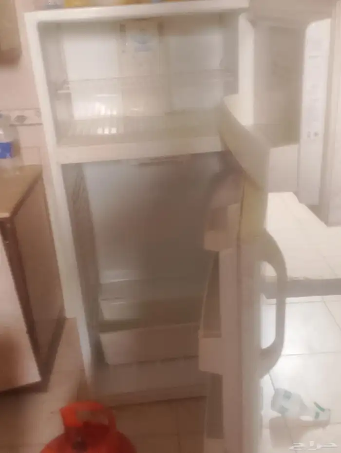 ثلاجة 2 باب للبيع بحالة جيدة 0