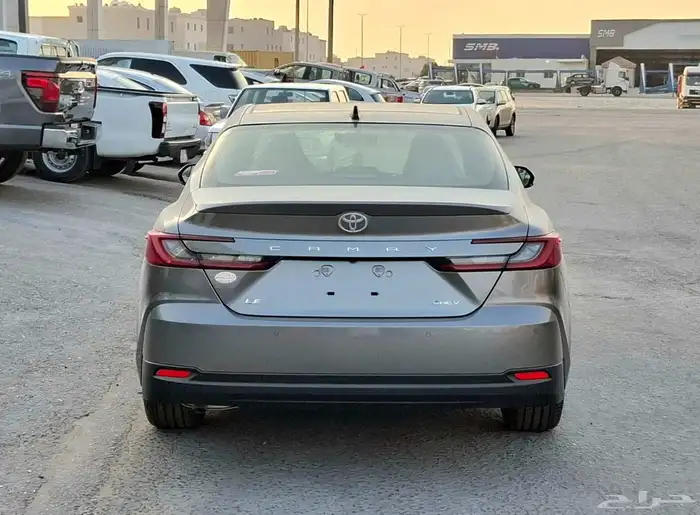 كامري LE هايبرد تيتانيوم 2025 3