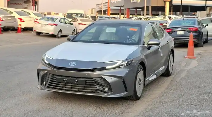 كامري LE هايبرد تيتانيوم 2025 1