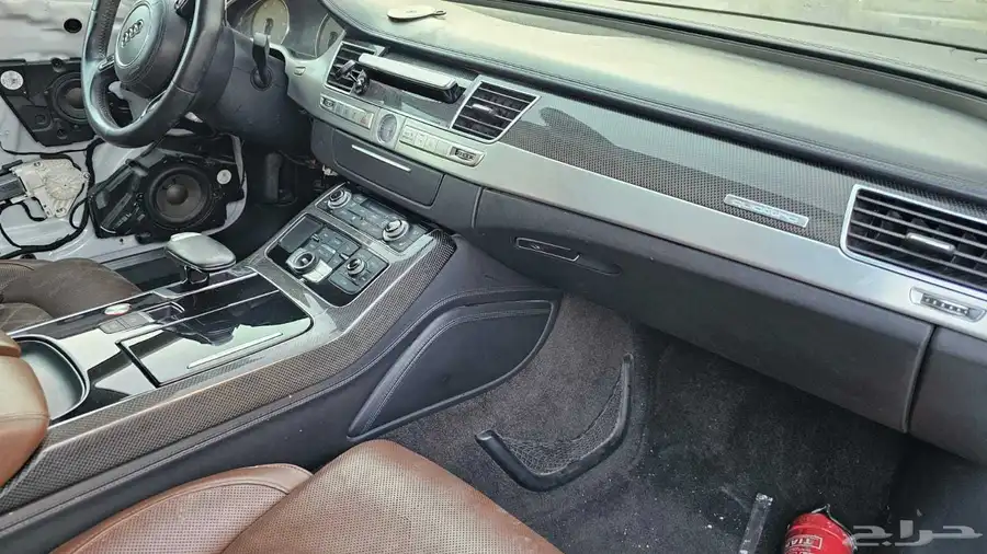 تشليح قطع Audi S8 5