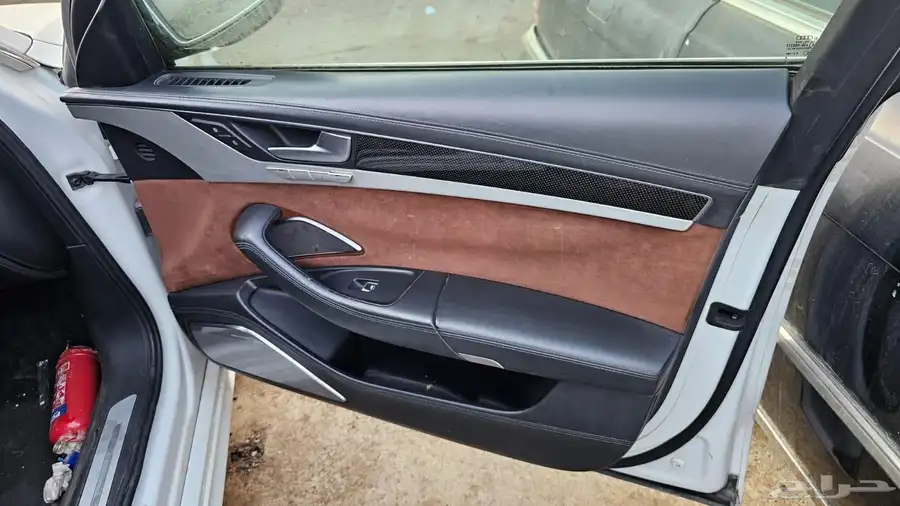 تشليح قطع Audi S8 2