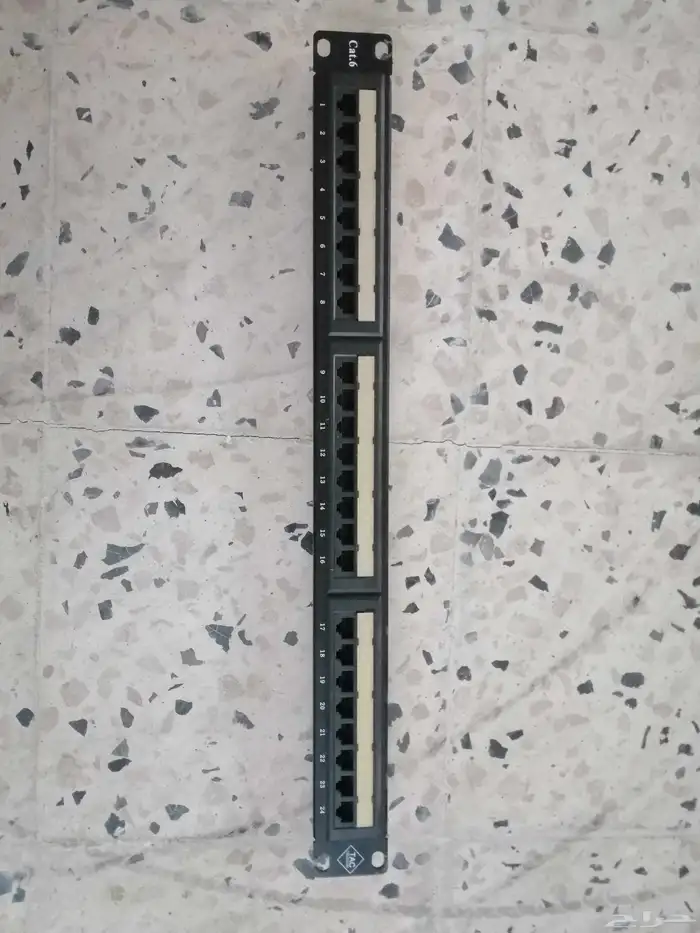 كبينة شبكات او كاميرات و باتش بانل موزع شبكة 7