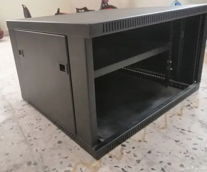 كبينة شبكات او كاميرات و باتش بانل موزع شبكة 2