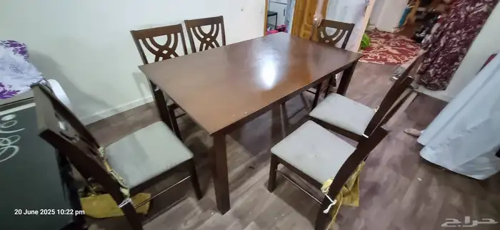 طقم كنب جديد مع ستائر   طاولة طعام 1