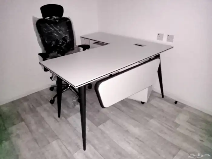 مكتب مودرن طاولة مكتب حديد رجل ابيض Office Furniture 4