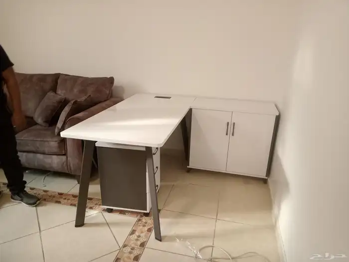 مكتب مودرن طاولة مكتب حديد رجل ابيض Office Furniture 2
