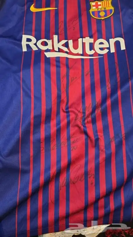 تيشيرت برشلونه الأصلي بتوقيع لاعبي برشلونه مقاس لارج 1