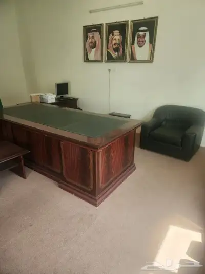 مكاتب مستخدمه مع الكنبات تم البيع 2