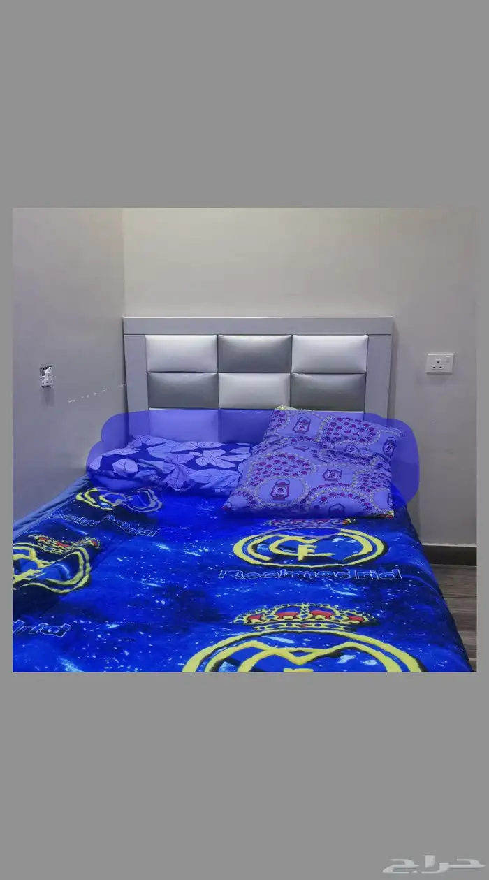 3 سرير مع مراتبها ويوجد قواعد من الداخل تفصيل حديد 0