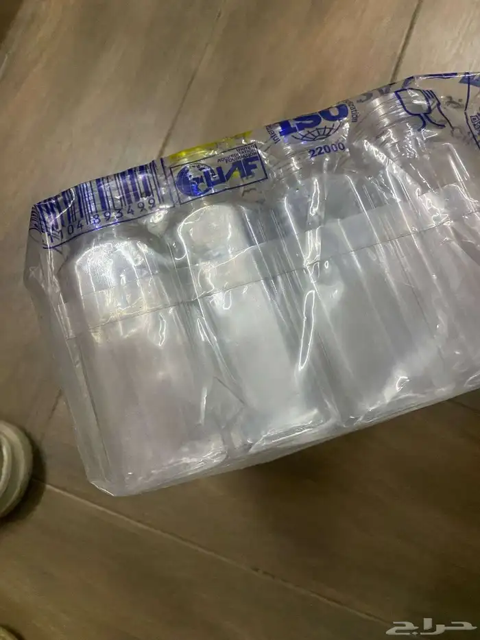 قوارير وعلب بلاستيك وجهاز ليزر 6