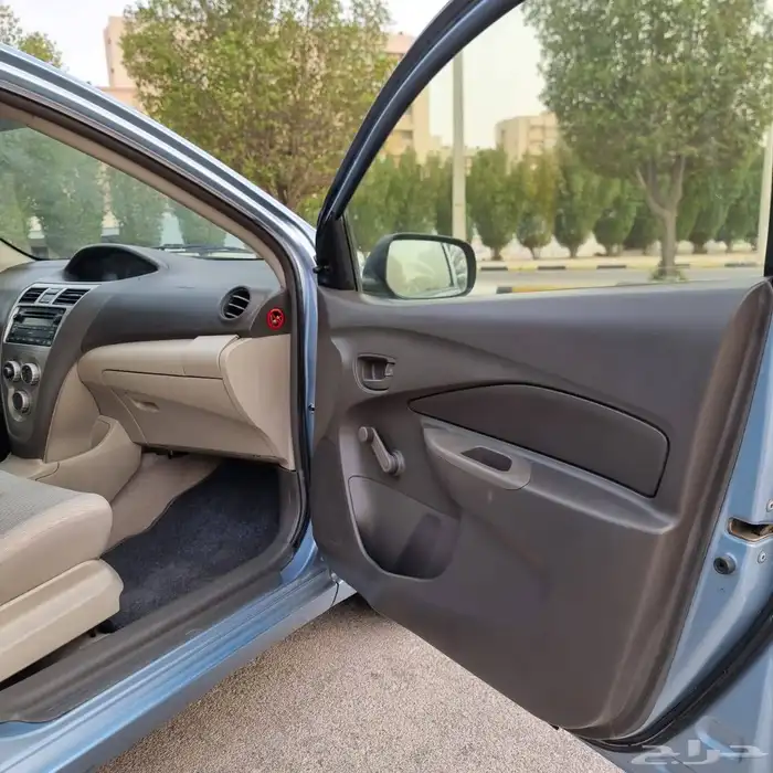 تويوتا يارس 2012 جير اتوماتيك 8