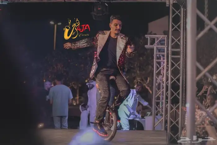 عروض ترفيهية عازفين طبول سيرك عروض حية على المسرح و كرنفال 4