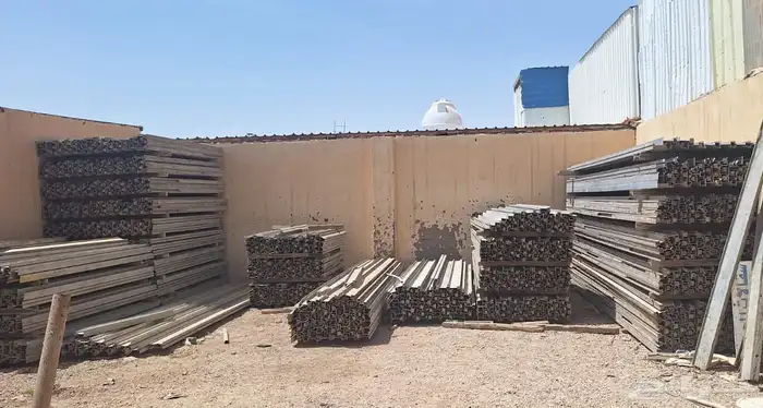 سقالات وشدات معدنية للبيع في الرس 0