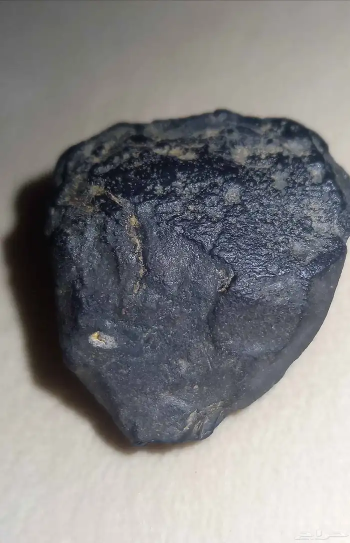 نيزك مريخي أحمر وعلامة الاحتراق...red Martian meteorite 5