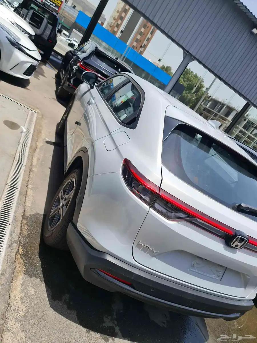 هوندا اتش أر في 2024 Lx 13