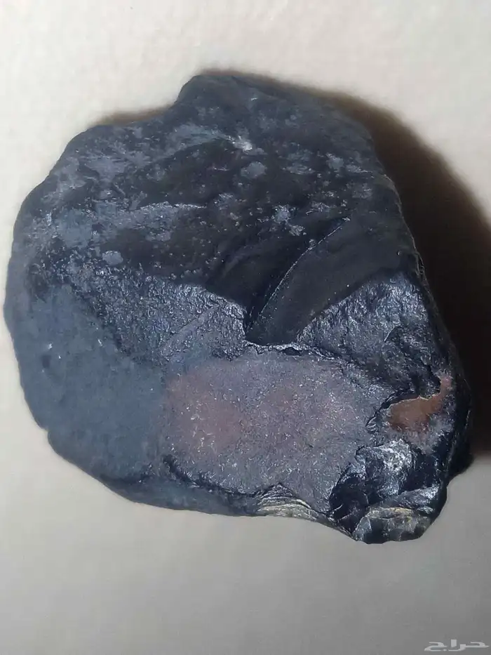 نيزك مريخي أحمر وعلامة الاحتراق...red Martian meteorite 0
