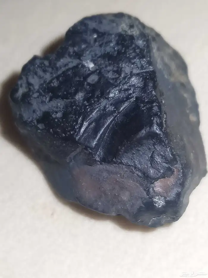 نيزك مريخي أحمر وعلامة الاحتراق...red Martian meteorite 3