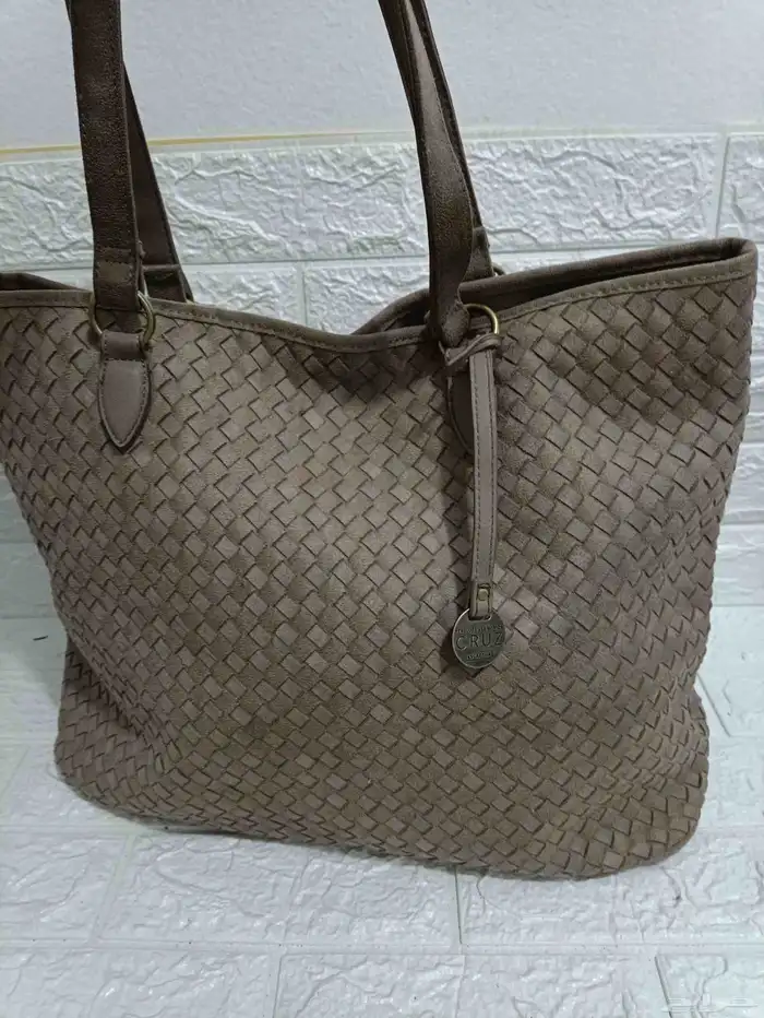 شنط ماركات مستعمل وجديد اى شنطه ب 25 ريال 39