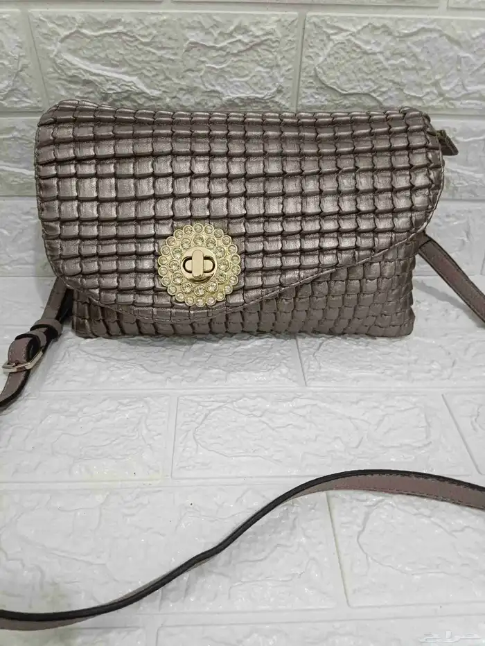 شنط ماركات مستعمل وجديد اى شنطه ب 25 ريال 49