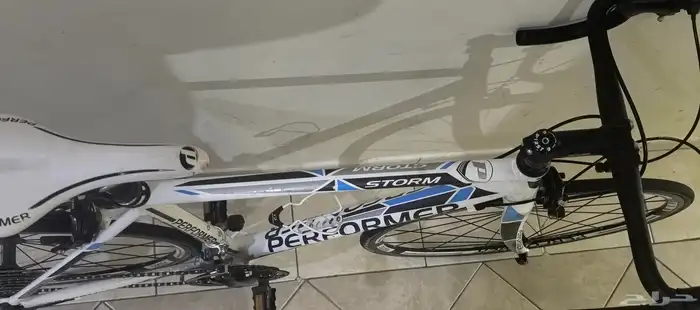 دراجه بيرفورمير اللون ابيض نظيفه جدا 2