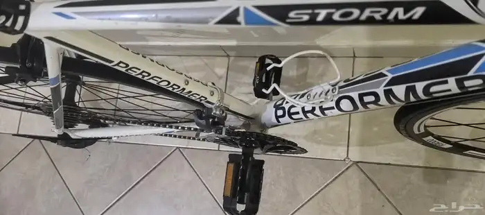 دراجه بيرفورمير اللون ابيض نظيفه جدا 6