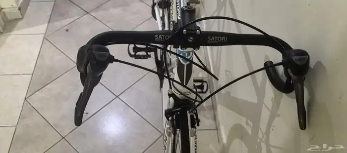 دراجه بيرفورمير اللون ابيض نظيفه جدا 3