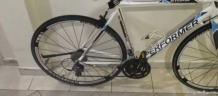 دراجه بيرفورمير اللون ابيض نظيفه جدا 1