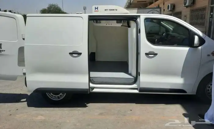 سيارة بيجو فان بضاعة ثلاجة موديل 2018 مخزنه ماشية 18600 كيلو 1