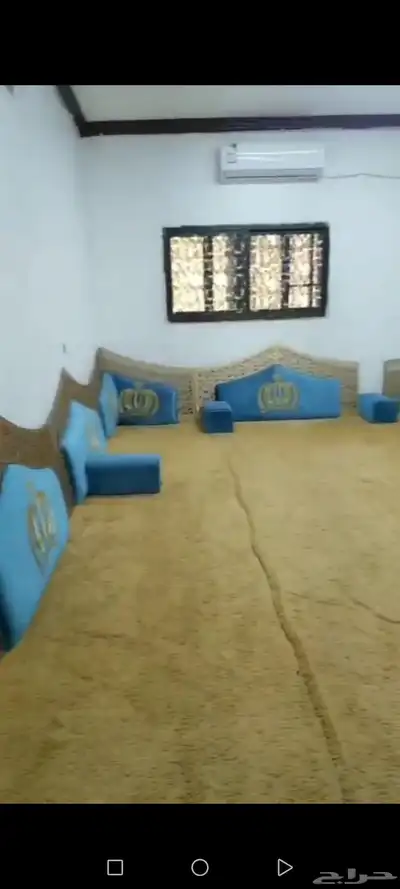 مساند ضهر نضيفه ولا يوجد بها شي 0
