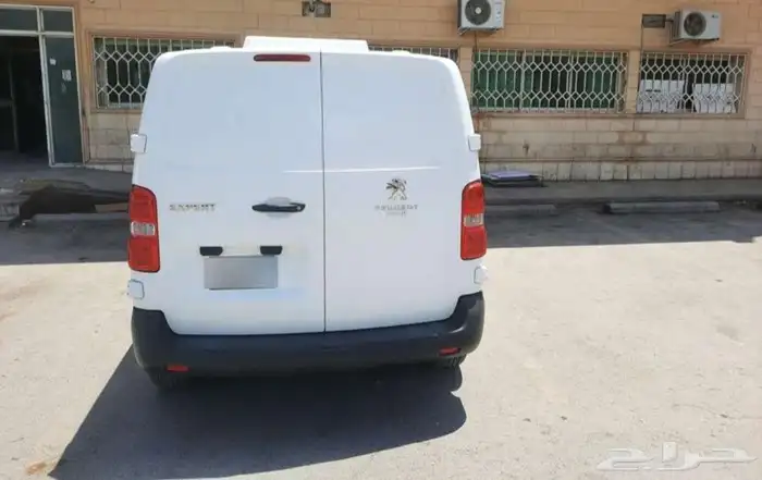 سيارة بيجو فان بضاعة ثلاجة موديل 2018 مخزنه ماشية 18600 كيلو 3