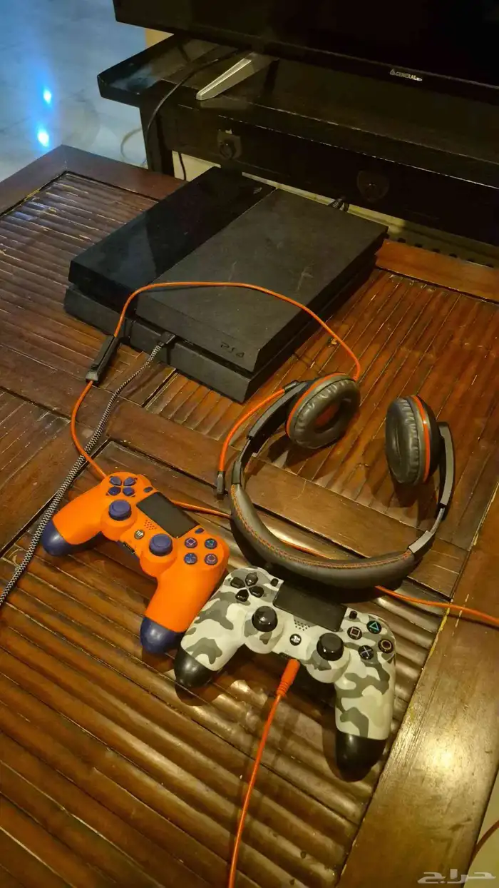 جهاز ps4 مع اشرطه 0