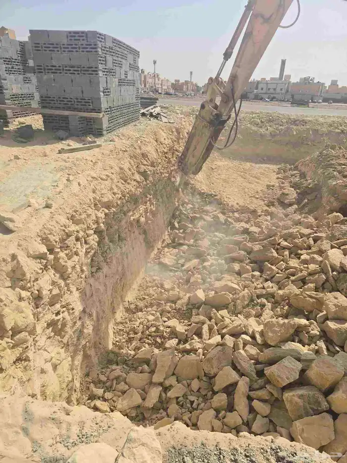 حفر وترحيل وهدم مباني وتسويه 2